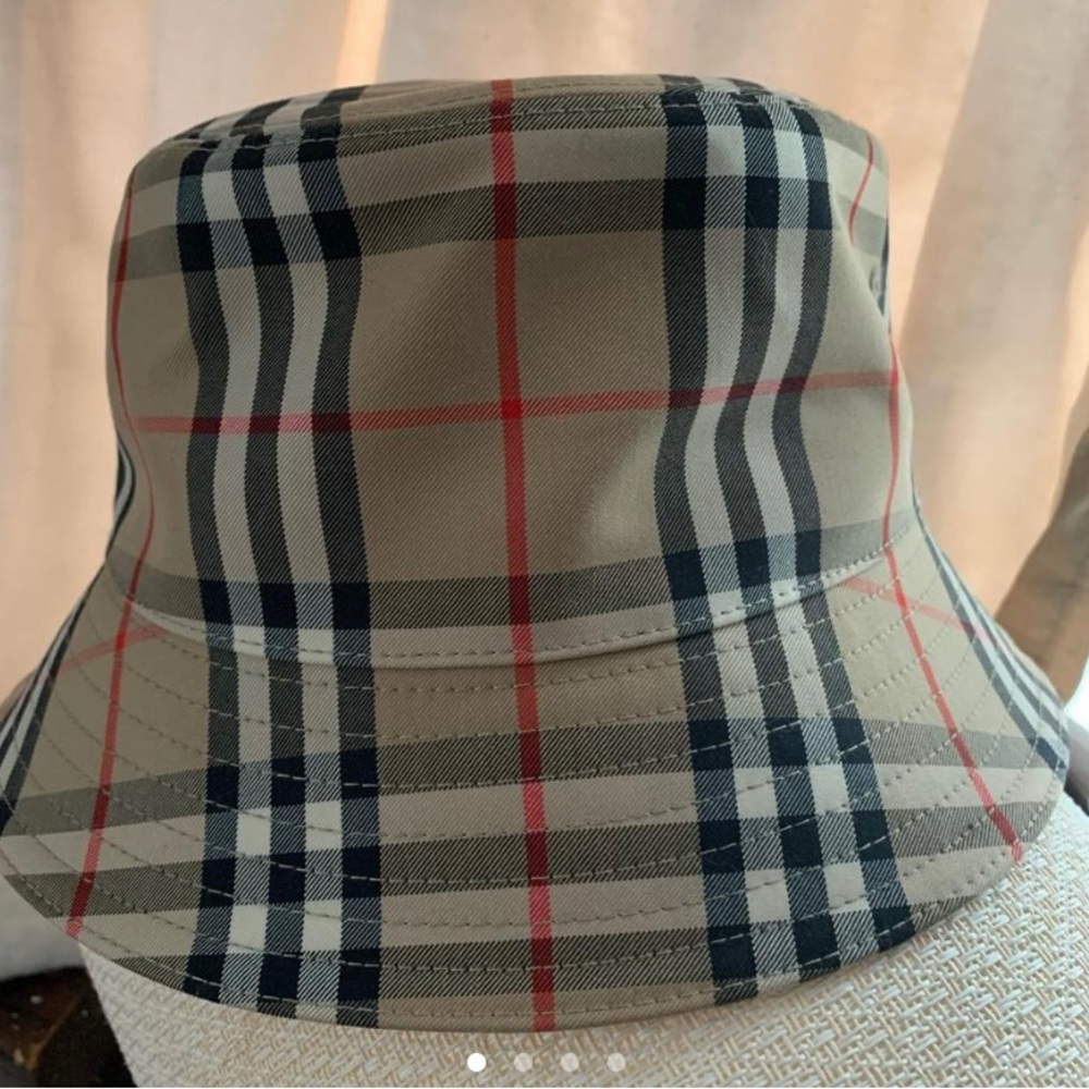 Burberry bucket hat